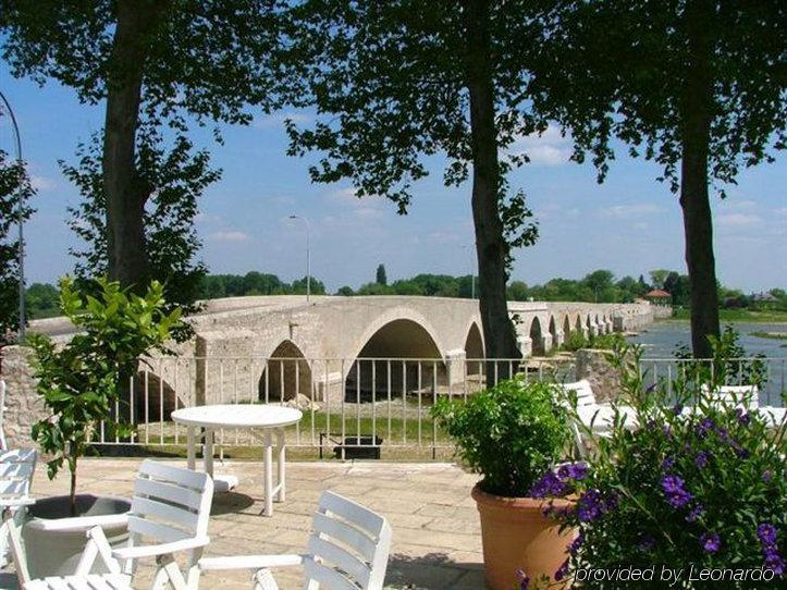 Grand Hotel De L'Abbaye Божансі Екстер'єр фото